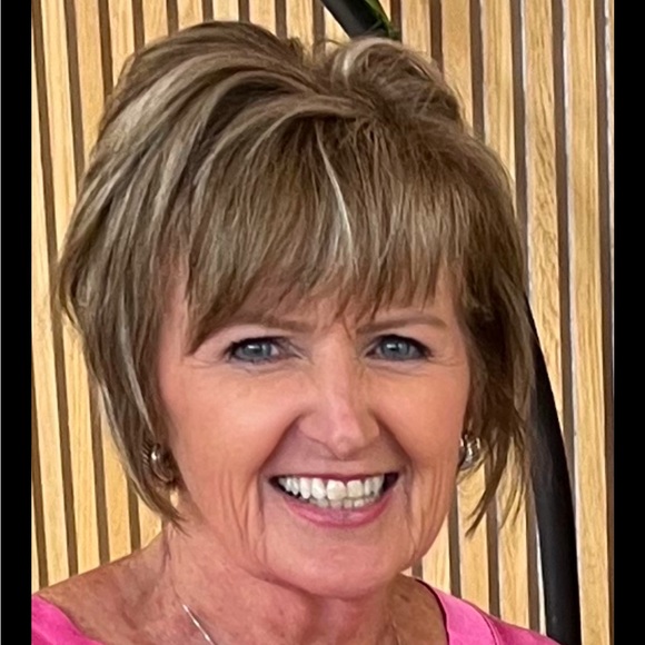 Meet your Posher, Cathy - Picture 1 of 1